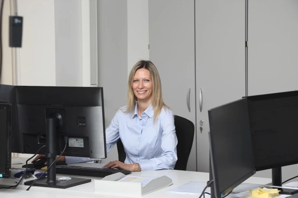 apv-messtecc-mitarbeiterin